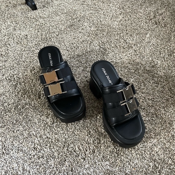 Public Desire Women’s Chunky Heeled slides with buckles nwot size 38/7.5 - Picture 3 of 7